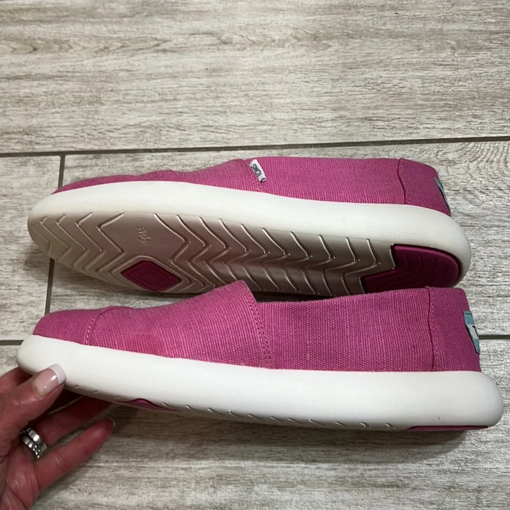 Toms Pink & White Canvas Slip Ons-9.5 - Picture 2 of 9